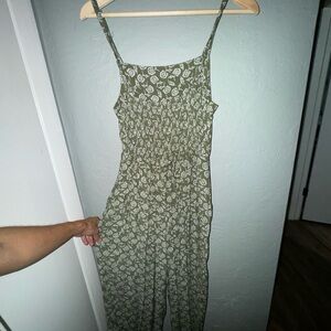 Old Navy Sage Green Capri jumpsuit size Medium BUNDLE 2/$10